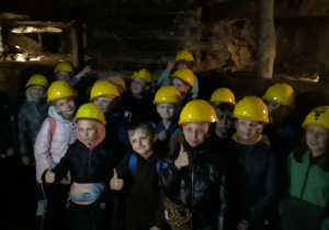 Mali górnicy w Zabytkowej Kopalni Srebra.
